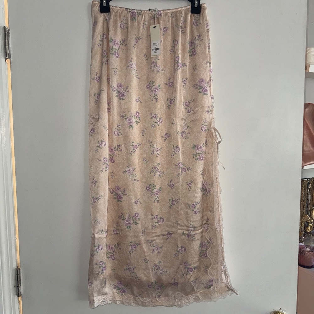 FRANCESCA’S Floral Satin Maxi Skirt
